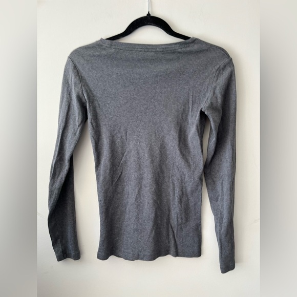 GAP Crewneck Gray Long-sleeve Basic Top - Picture 6 of 6